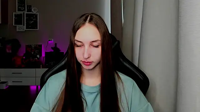 Sm0ly online show from April 17, 2026, 2:03 am