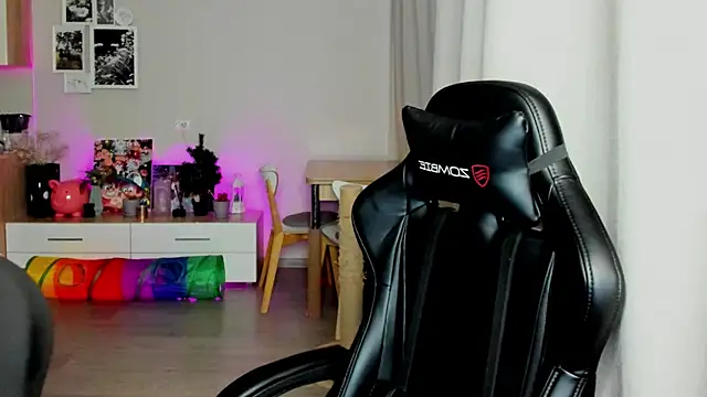 Sm0ly online show from September 29, 2025, 2:18 am