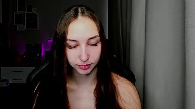 Sm0ly online show from April 16, 2026, 2:12 am