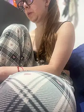 Cloew Marz online show from February 15, 2026, 6:18 pm