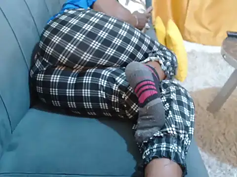 Snapshot of leslysexygirl chatting on April 7, 2026, 6:37 am leslysexygirl online show from April 7, 2026, 6:37 am