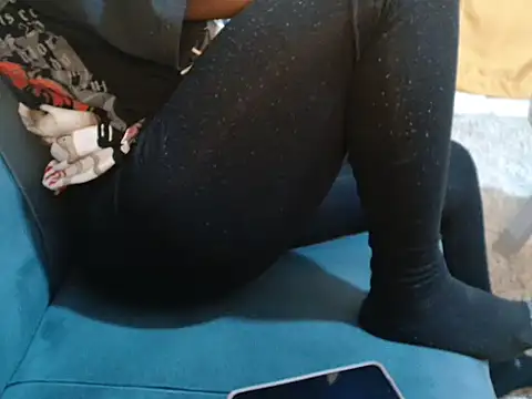 Snapshot of leslysexygirl chatting on April 5, 2026, 7:59 am leslysexygirl online show from April 5, 2026, 7:59 am