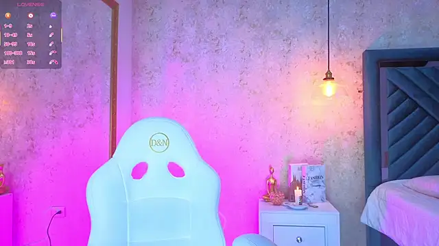 Snapshot of AlessiaLondon chatting on December 2, 2025, 3:07 am AlessiaLondon online show from December 2, 2025, 3:07 am