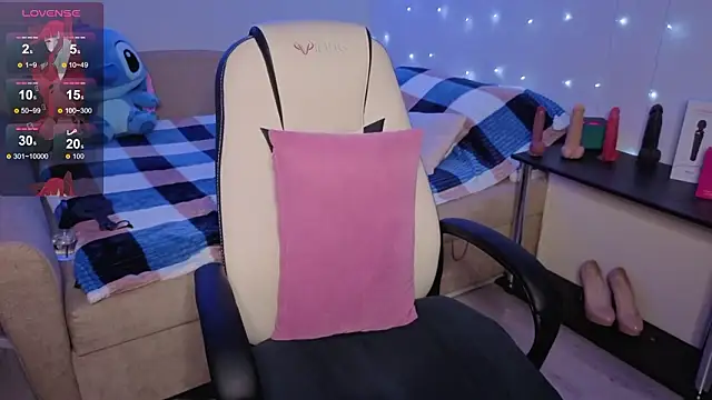 Snapshot of DeeDiamond chatting on February 24, 2026, 8:10 pm DeeDiamond online show from February 24, 2026, 8:10 pm