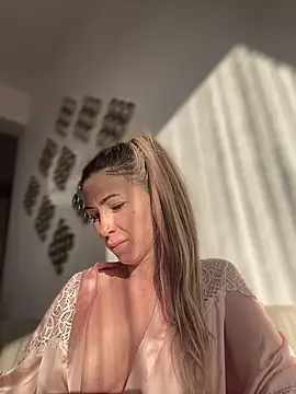 RaquelleDevon online show from March 13, 2026, 6:07 am