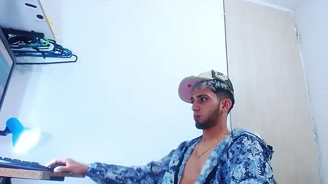 Snapshot of Gregory_hard chatting on November 28, 2025, 4:07 pm Gregory hard online show from November 28, 2025, 4:07 pm