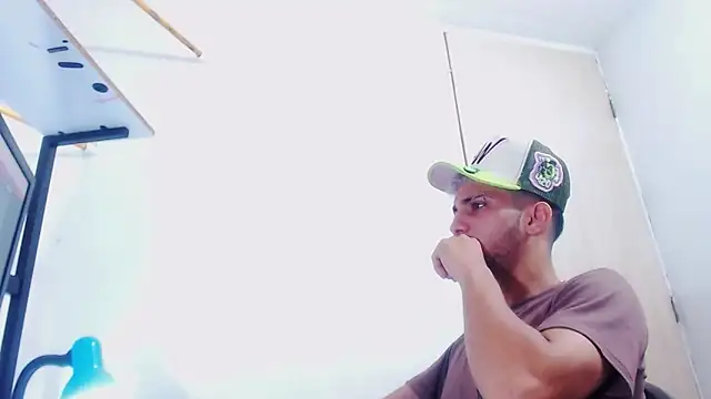 Snapshot of Gregory_hard chatting on November 20, 2025, 5:19 am Gregory hard online show from November 20, 2025, 5:19 am