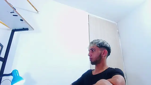 Snapshot of Gregory_hard chatting on December 16, 2025, 6:56 pm Gregory hard online show from December 16, 2025, 6:56 pm