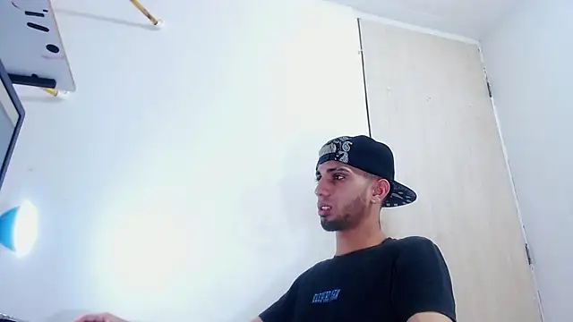 Snapshot of Gregory_hard chatting on November 10, 2025, 3:33 am Gregory hard online show from November 10, 2025, 3:33 am