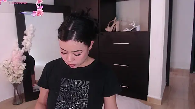 Snapshot of miaking12 chatting on February 19, 2025, 8:10 pm miaking12 online show from February 19, 2025, 8:10 pm