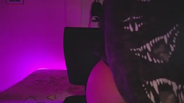 isabelle pretty online show from April 15, 2026, 11:27 pm