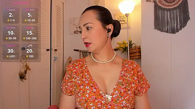 anaruiz  online show from May 20, 2026, 5:54 pm