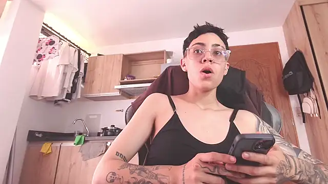 Cutie Shy  online show from April 7, 2026, 5:37 pm