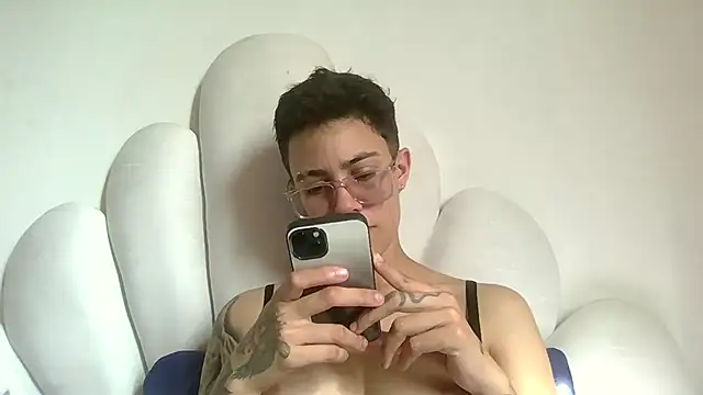 Snapshot of Cutie_Shy_ chatting on July 6, 2026, 1:29 pm Cutie Shy online show from July 6, 2026, 1:29 pm