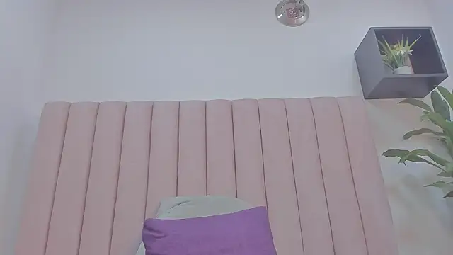 Snapshot of camila__herrera chatting on March 19, 2025, 12:34 pm camila herrera online show from March 19, 2025, 12:34 pm