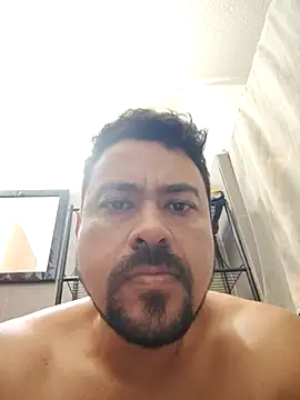 Snapshot of LatinMar chatting on April 9, 2026, 12:33 pm LatinMar online show from April 9, 2026, 12:33 pm