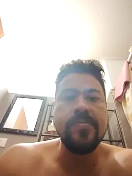 Snapshot of LatinMar chatting on April 14, 2026, 12:43 pm LatinMar online show from April 14, 2026, 12:43 pm