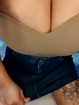 Wild wifey online show from October 11, 2025, 7:37 pm