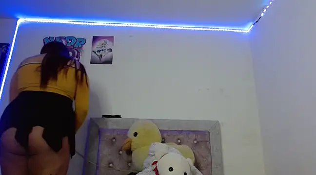 kim hot69  online show from March 21, 2025, 7:02 pm