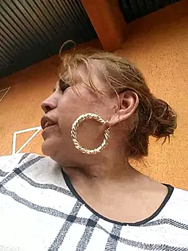 Snapshot of Kazsandraa chatting on January 12, 2026, 5:20 pm Kazsandraa online show from January 12, 2026, 5:20 pm