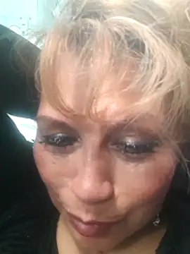 Snapshot of Kazsandraa chatting on May 26, 2026, 4:49 pm Kazsandraa online show from May 26, 2026, 4:49 pm