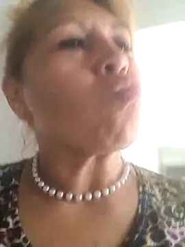 Snapshot of Kazsandraa chatting on May 1, 2026, 9:09 pm Kazsandraa online show from May 1, 2026, 9:09 pm