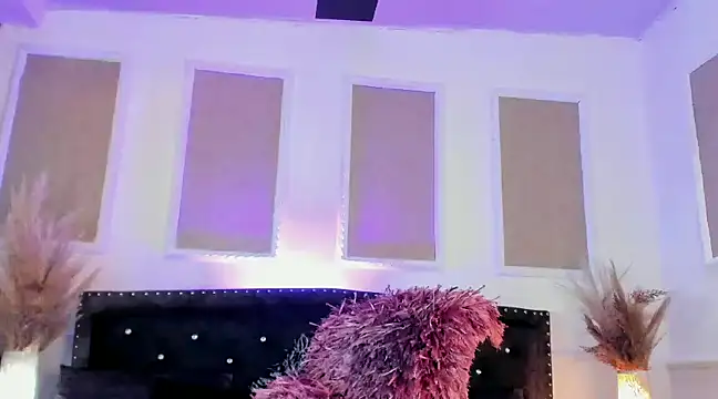 Snapshot of queen_satin chatting on February 20, 2025, 2:35 pm queen satin online show from February 20, 2025, 2:35 pm