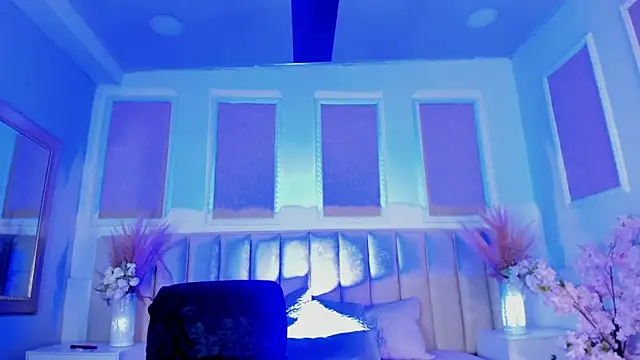 Snapshot of queen_satin chatting on December 16, 2025, 8:29 am queen satin online show from December 16, 2025, 8:29 am