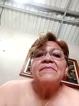 Madrastrahot69 online show from November 7, 2025, 3:38 pm