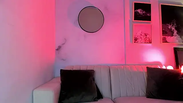 lara madisson online show from February 4, 2026, 5:02 am