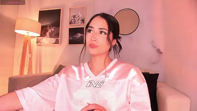 lara madisson online show from July 13, 2026, 6:46 am