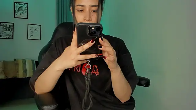 lara madisson online show from March 16, 2026, 6:50 am