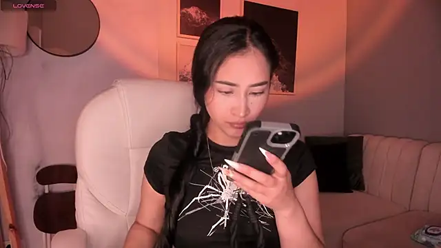 lara madisson online show from July 1, 2026, 4:57 am