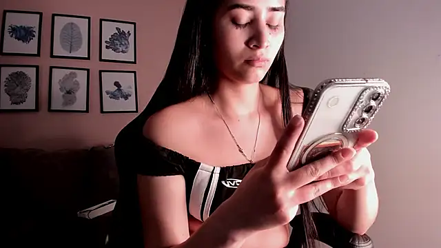 lara madisson online show from October 31, 2025, 8:05 pm