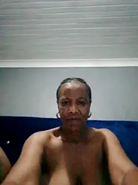 Snapshot of Slendermilf chatting on November 16, 2025, 7:18 pm Slendermilf online show from November 16, 2025, 7:18 pm