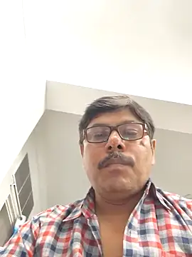 Snapshot of Srmotrs chatting on October 31, 2025, 1:08 pm Srmotrs online show from October 31, 2025, 1:08 pm