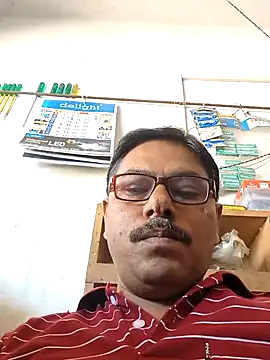 Snapshot of Srmotrs chatting on April 14, 2026, 5:45 am Srmotrs online show from April 14, 2026, 5:45 am