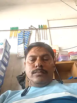 Snapshot of Srmotrs chatting on December 3, 2025, 6:36 am Srmotrs online show from December 3, 2025, 6:36 am