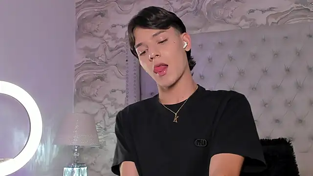 Snapshot of Kev_jenner chatting on November 22, 2025, 9:02 pm Kev jenner online show from November 22, 2025, 9:02 pm