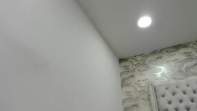 Kev jenner online show from September 20, 2025, 7:41 pm