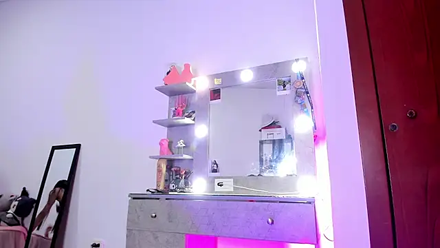 Snapshot of YouliteSllut2 chatting on December 16, 2025, 10:47 pm YouliteSllut2 online show from December 16, 2025, 10:47 pm