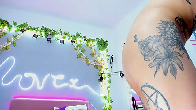 Snapshot of YouliteSllut2 chatting on February 26, 2025, 11:41 pm YouliteSllut2 online show from February 26, 2025, 11:41 pm