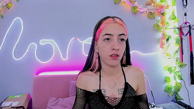 Snapshot of YouliteSllut2 chatting on January 19, 2025, 12:59 am YouliteSllut2 online show from January 19, 2025, 12:59 am