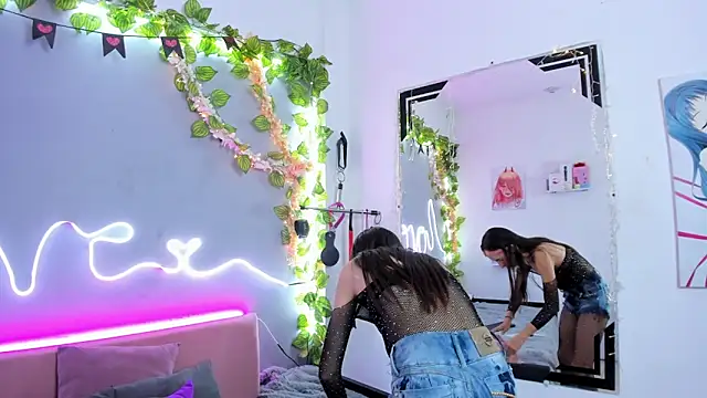 Snapshot of YouliteSllut2 chatting on February 6, 2025, 9:28 pm YouliteSllut2 online show from February 6, 2025, 9:28 pm