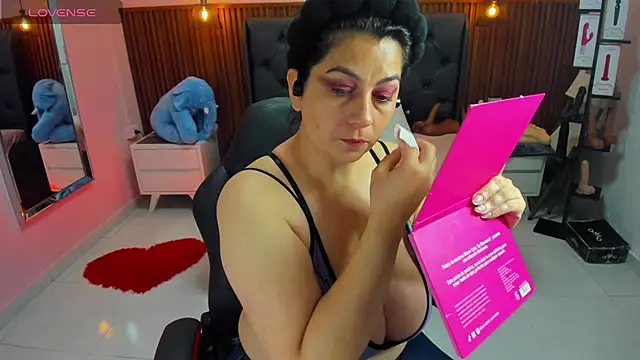 Snapshot of MEYLAGIA chatting on May 2, 2026, 4:07 am MEYLAGIA online show from May 2, 2026, 4:07 am