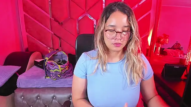 Snapshot of Olivia_Fox69 chatting on October 25, 2025, 3:38 am Olivia Fox69 online show from October 25, 2025, 3:38 am