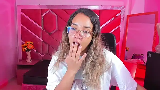 Snapshot of Olivia_Fox69 chatting on May 13, 2026, 4:19 am Olivia Fox69 online show from May 13, 2026, 4:19 am