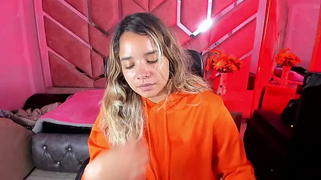 Snapshot of Olivia_Fox69 chatting on September 29, 2025, 4:30 am Olivia Fox69 online show from September 29, 2025, 4:30 am