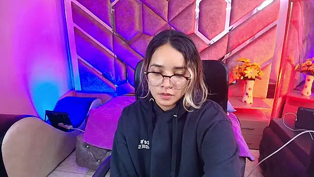 Snapshot of Olivia_Fox69 chatting on December 16, 2025, 3:55 am Olivia Fox69 online show from December 16, 2025, 3:55 am