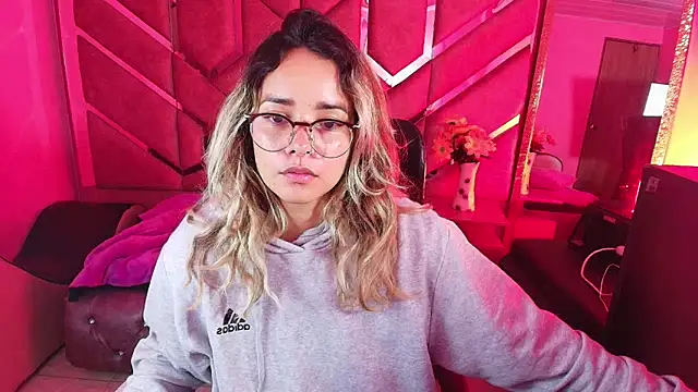 Snapshot of Olivia_Fox69 chatting on November 25, 2025, 3:51 am Olivia Fox69 online show from November 25, 2025, 3:51 am